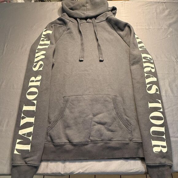 Taylor Swift Hoodie Mens Medium The Eras Tour Concert Graphic Pullover Fleece - Picture 1 of 14